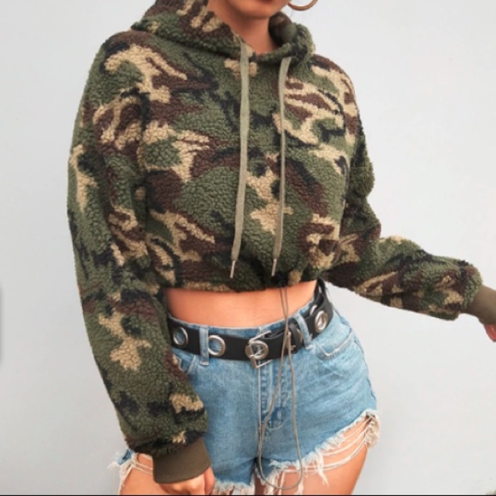 Naovibes Cropped Camo Sherpa Pullover